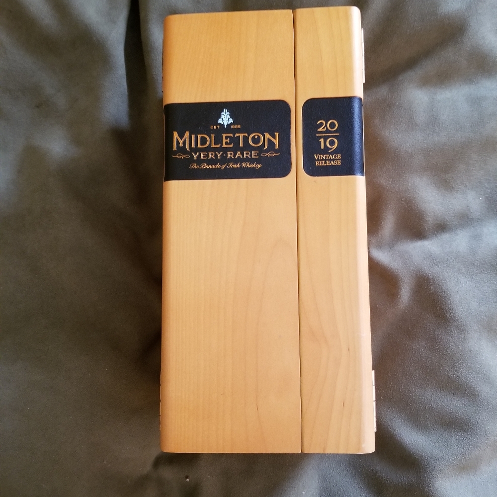 Midleton Very Rare 2019 Vintage Release Wooden Box